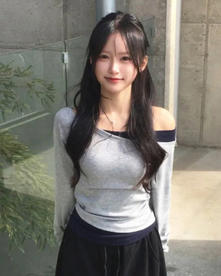 Two-tone layered asymmetrical off-shoulder T-shirt