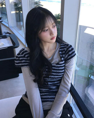 Boa U-neck short-sleeved knit