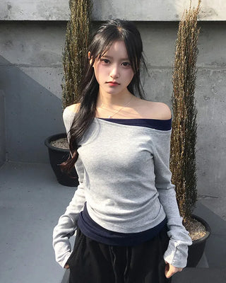 Two-tone layered asymmetrical off-shoulder T-shirt