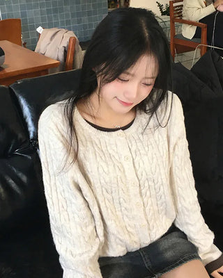 Cable knit long-sleeved cardigan
