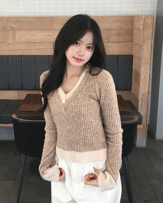Two-tone layered V-neck boucle knit