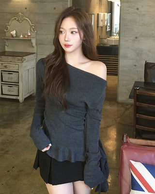Off-shoulder frill shirred knit T-shirt