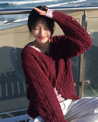 Cable knit long-sleeved cardigan
