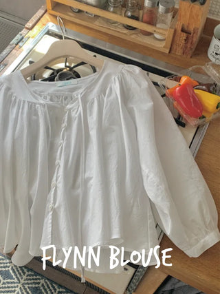Loose-fitting shirred puff ribbon blouse (2c)