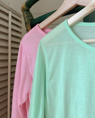 Colored long-sleeved T-shirt