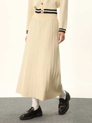 Contrast color striped knit cardigan and high waist slim skirt