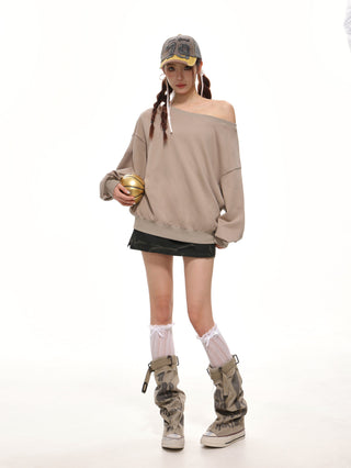 One-shoulder oversize sweatshirt