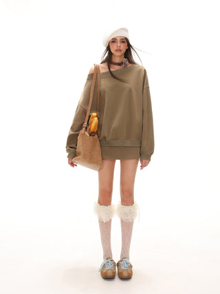 One-shoulder oversize sweatshirt