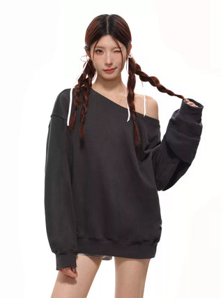 One-shoulder oversize sweatshirt