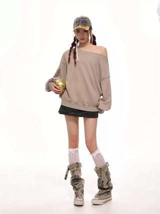 One-shoulder oversize sweatshirt