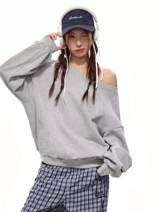 One-shoulder oversize sweatshirt