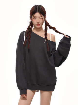 One-shoulder oversize sweatshirt