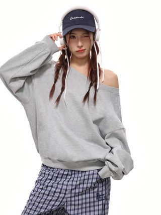 One-shoulder oversize sweatshirt