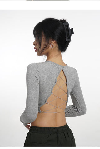 Backless long-sleeved T-shirt with removable chest pad