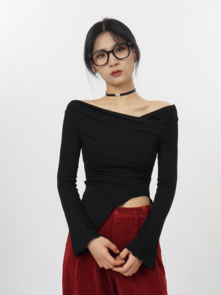 One-shoulder black bottoming shirt