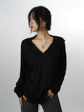 V-neck hooded long-sleeved T-shirt