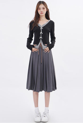 Contrast color V-neck fake two-piece knitted sweater