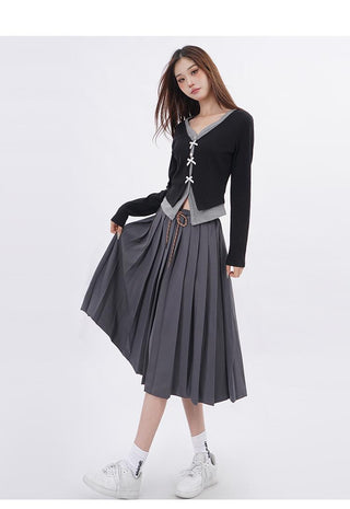 Contrast color V-neck fake two-piece knitted sweater