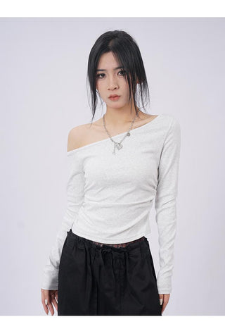 Off-shoulder crop long-sleeved slim top