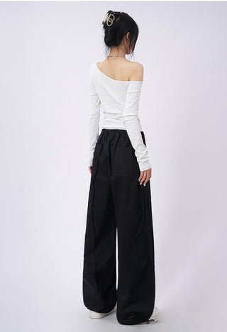 Off-shoulder crop long-sleeved slim top