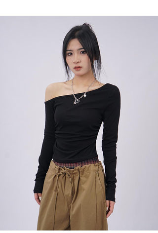 Off-shoulder crop long-sleeved slim top