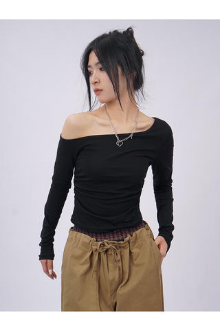 Off-shoulder crop long-sleeved slim top