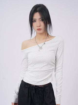 Off-shoulder crop long-sleeved slim top