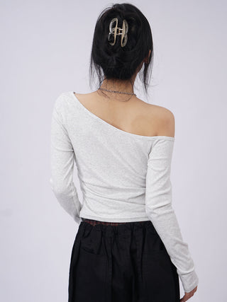 Off-shoulder crop long-sleeved slim top