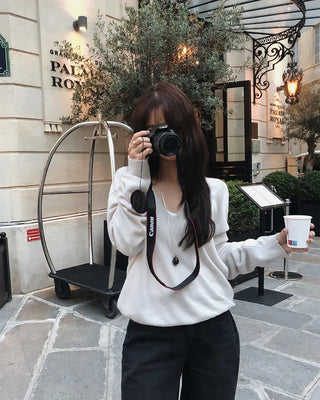 Deep V-neck knit