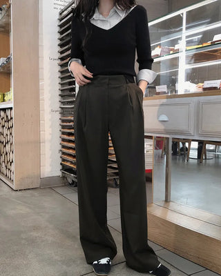 Leg-lengthening pintuck wide slacks