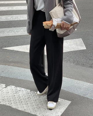 Stress-free! Comfortable wide-leg fleece-lined slacks that feel like training wear.