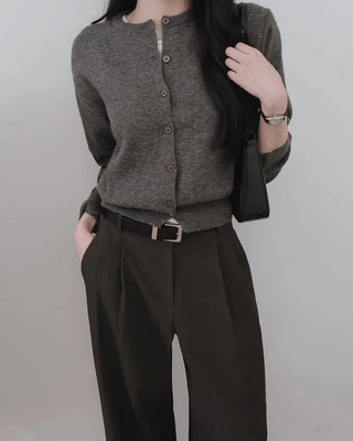 Leg-lengthening pintuck wide slacks