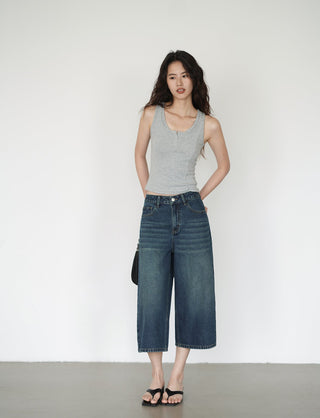 blue cropped pants
