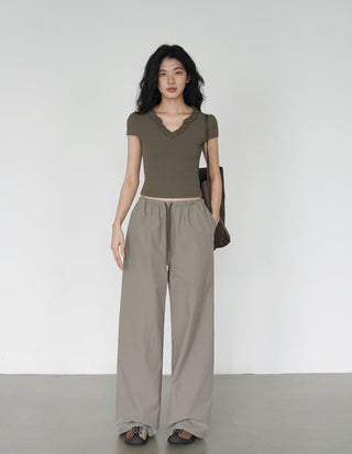 drooping wide pants