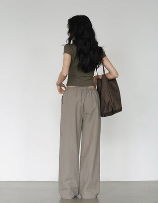 drooping wide pants