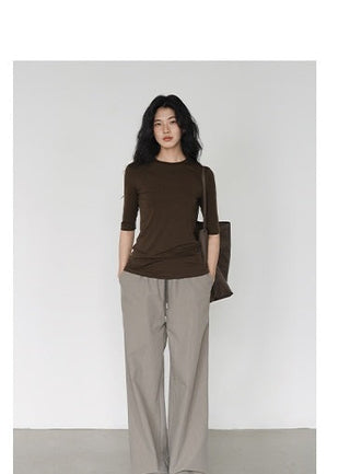 drooping wide pants