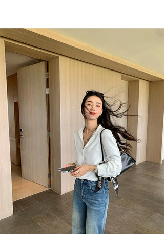 V-neck loose shirt