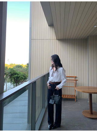 V-neck loose shirt