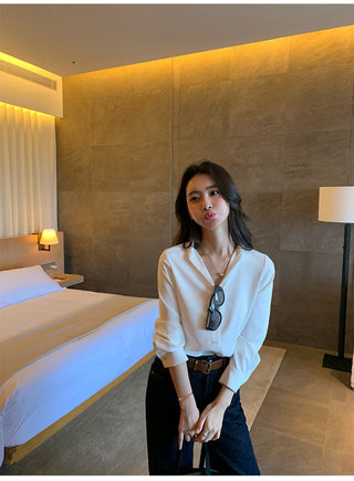 V-neck loose shirt