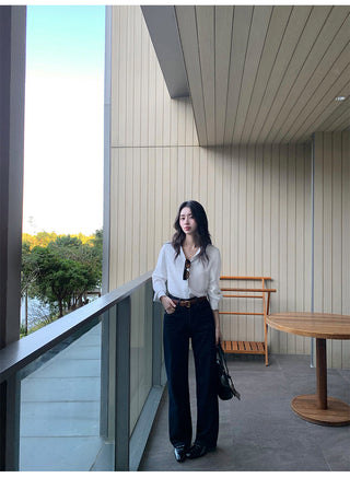 V-neck loose shirt