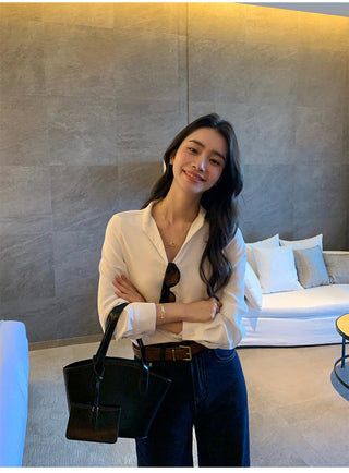 V-neck loose shirt