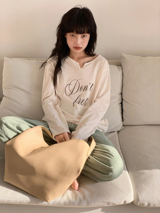 V-neck long sleeve