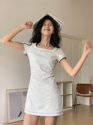 U-collar dress