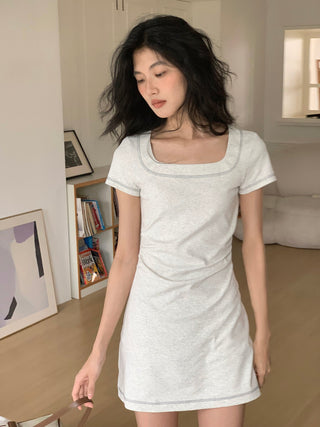 U-collar dress