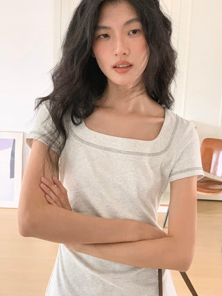 U-collar dress