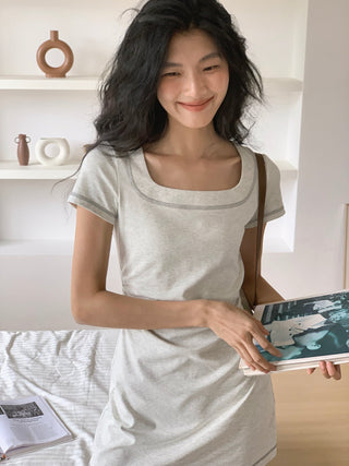 U-collar dress