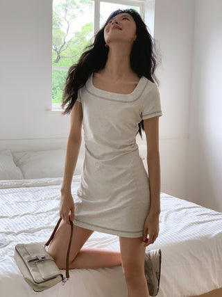 U-collar dress