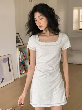 U-collar dress