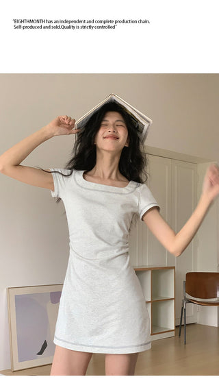 U-collar dress