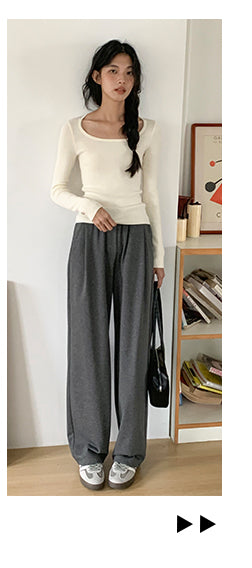 gray sweatpants